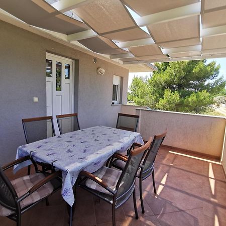 Apartment Dundo In Quiet Green Area Medulin Exterior photo