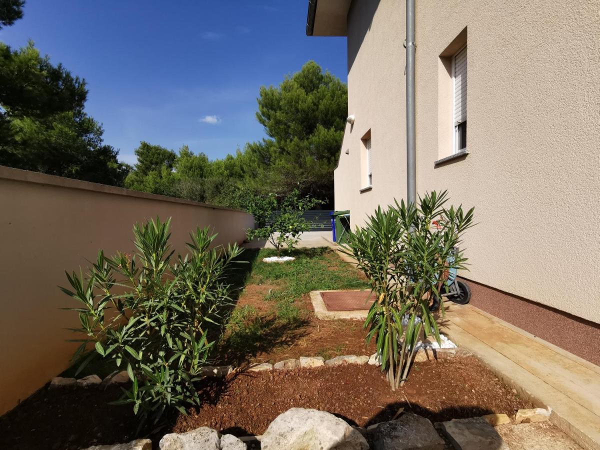 Apartment Dundo In Quiet Green Area Medulin Exterior photo