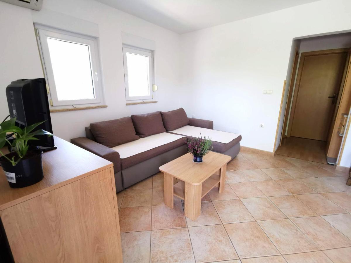 Apartment Dundo In Quiet Green Area Medulin Exterior photo