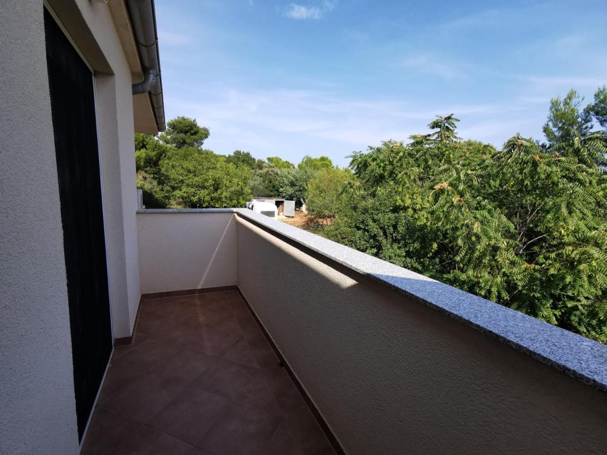 Apartment Dundo In Quiet Green Area Medulin Exterior photo