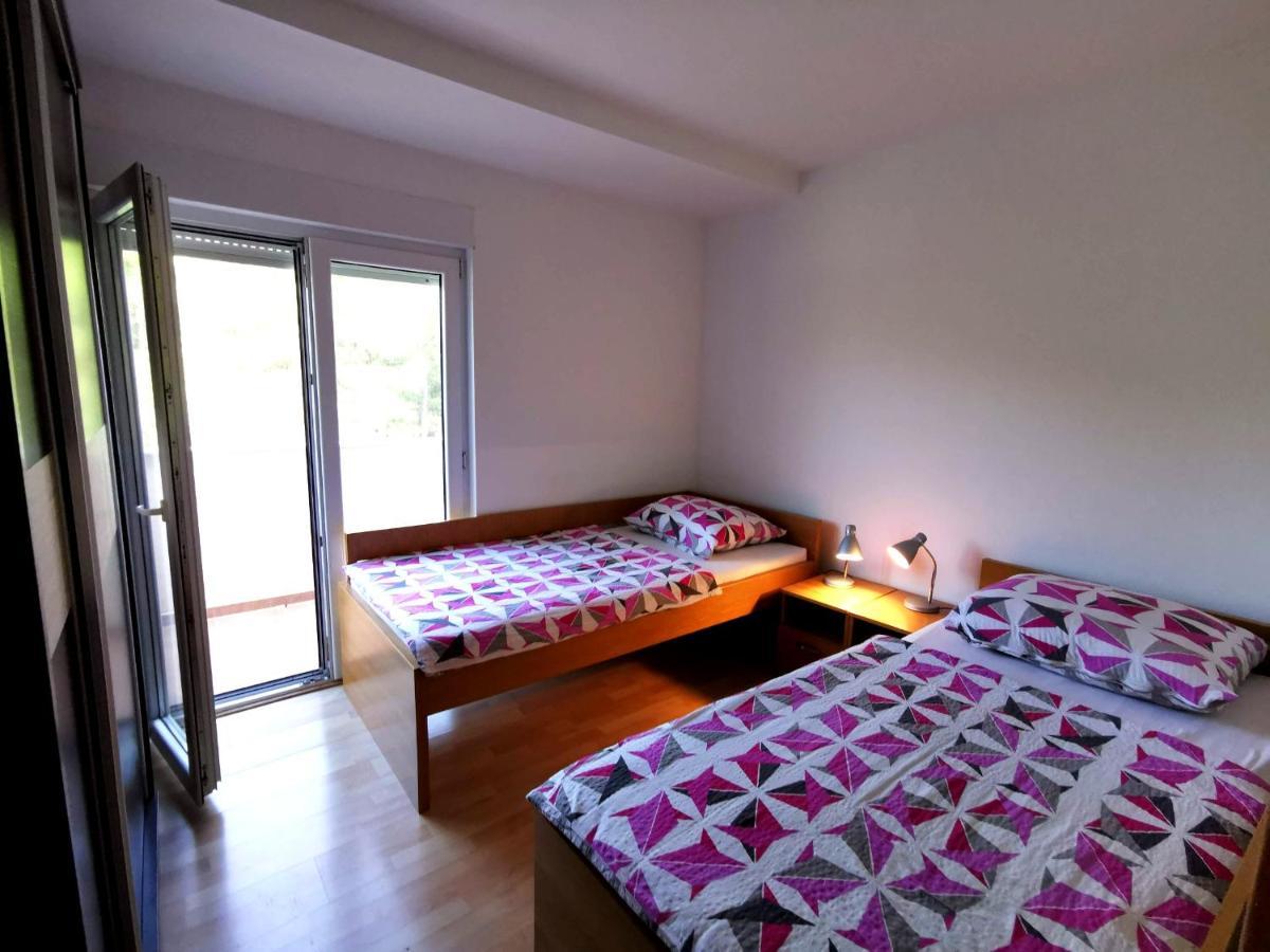 Apartment Dundo In Quiet Green Area Medulin Exterior photo