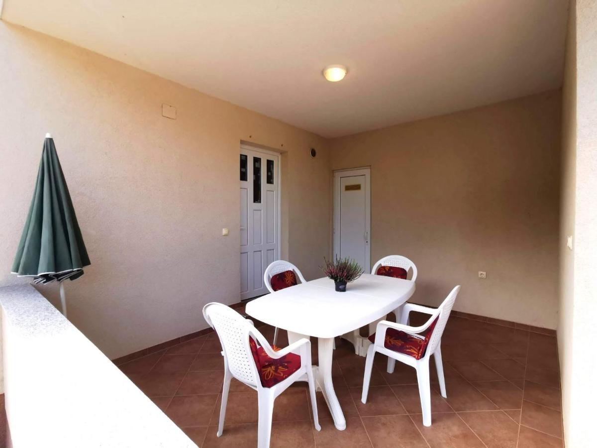 Apartment Dundo In Quiet Green Area Medulin Exterior photo