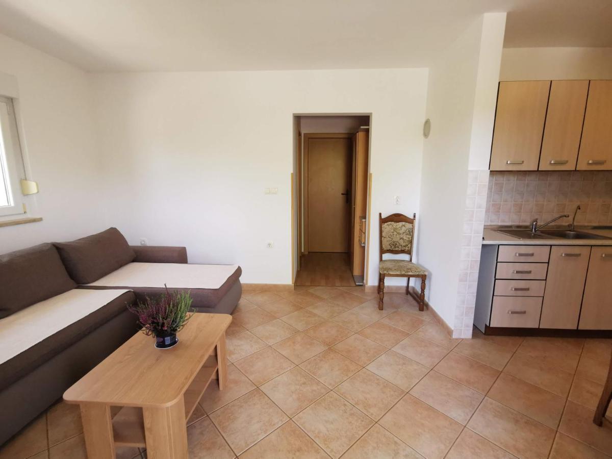 Apartment Dundo In Quiet Green Area Medulin Exterior photo