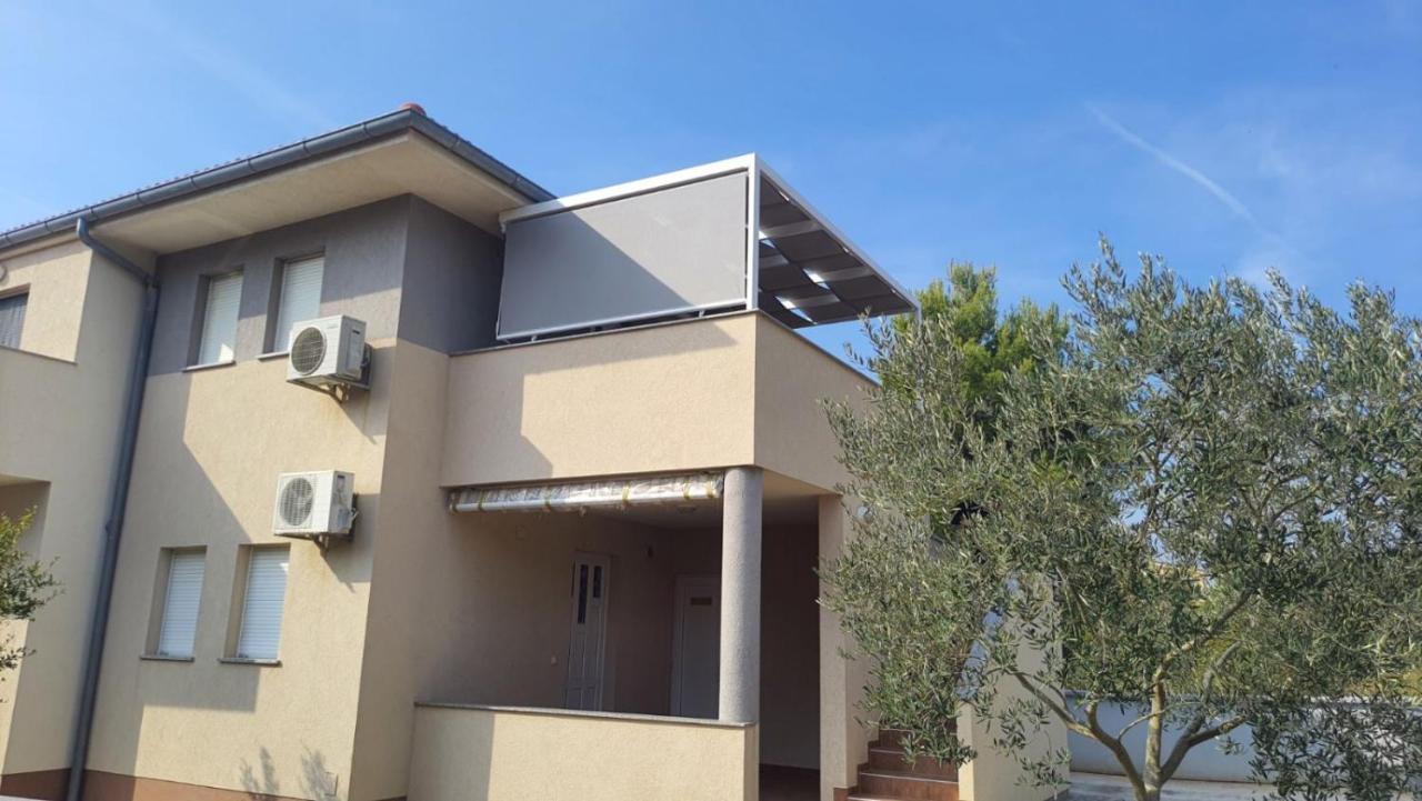 Apartment Dundo In Quiet Green Area Medulin Exterior photo